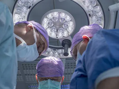 Q-FLOW Ameliyat Lambası 1